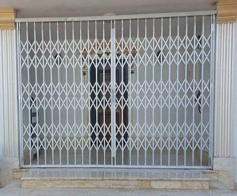درب آکاردئونی سه گل سفید